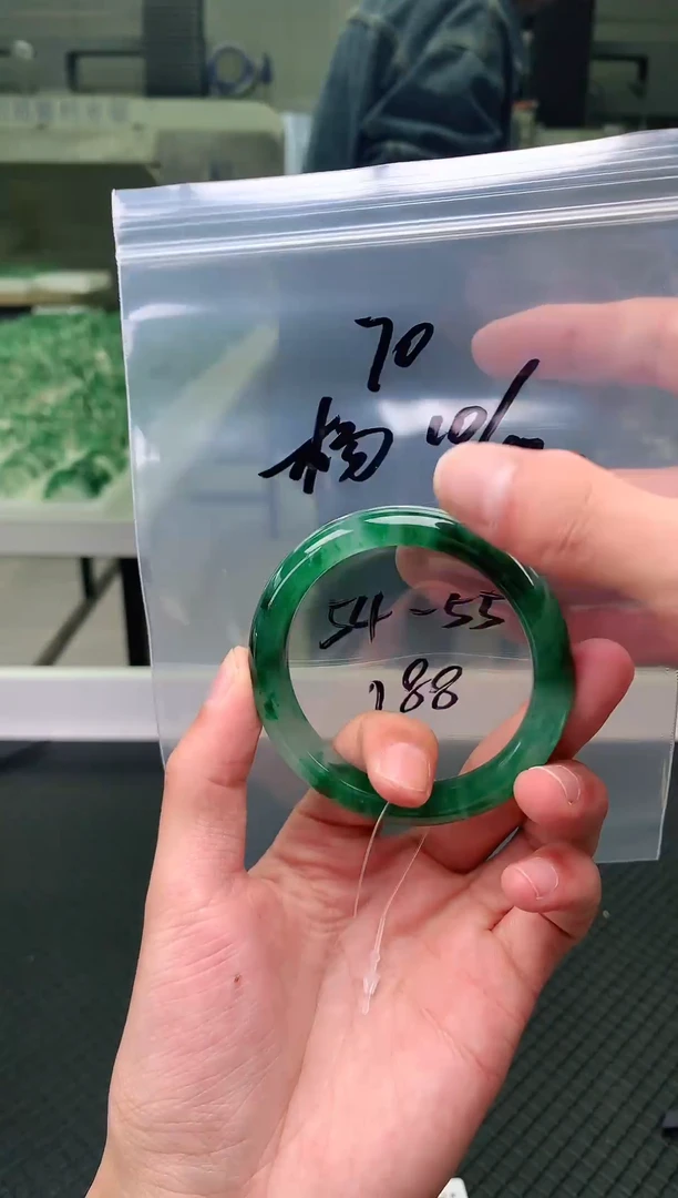 未镶嵌手镯石英质玉天然非洲翠圈口-54.55-70号链接