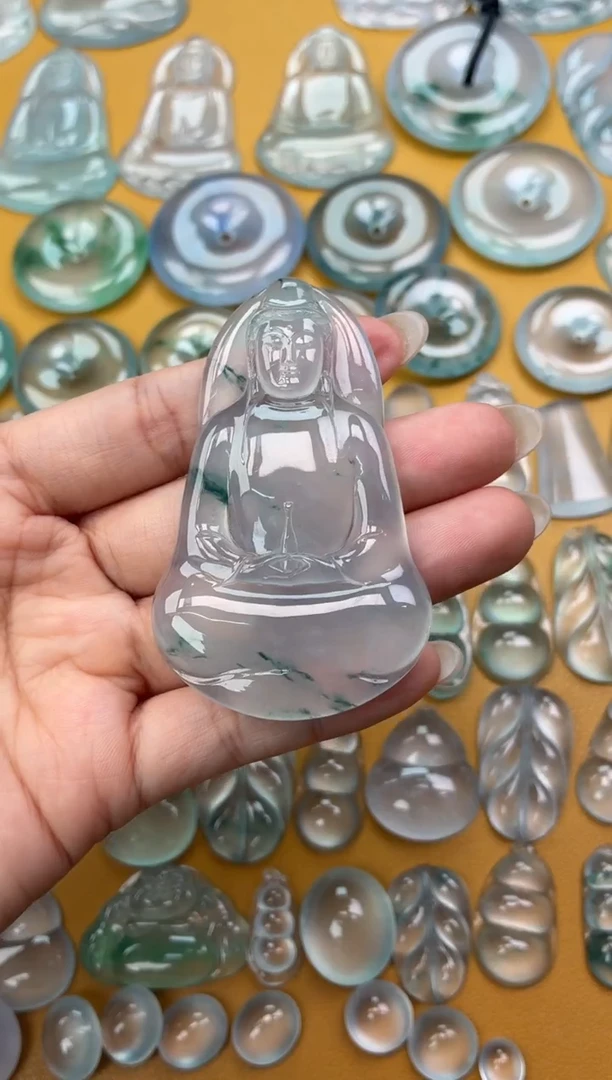 吊坠(不含链)未镶嵌翡翠42 素衣 68.2 41.7 6.4