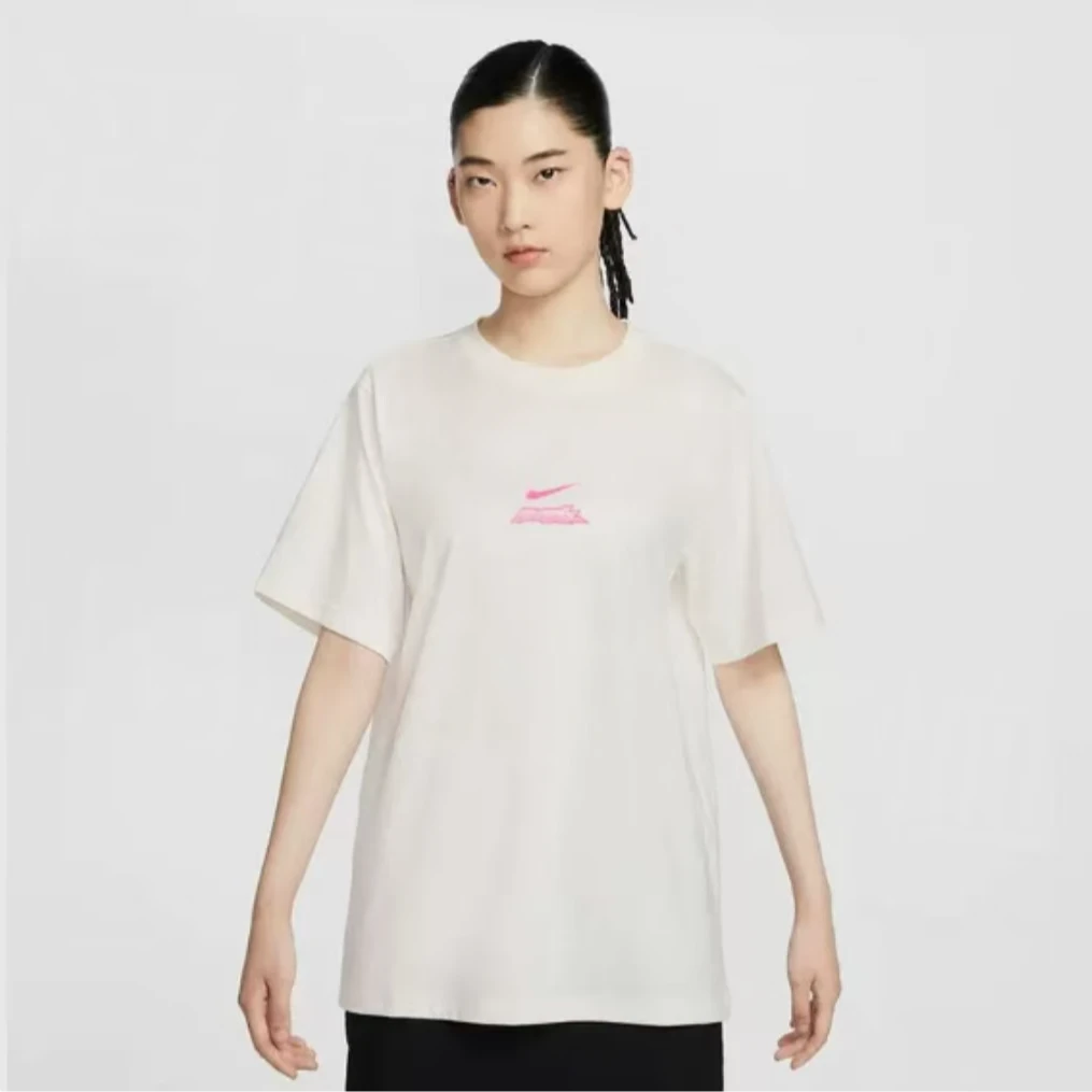 【耐克专属】Nike耐克TEE ESSNTL GCEL樱花粉钩小狗短T恤HM4625-133