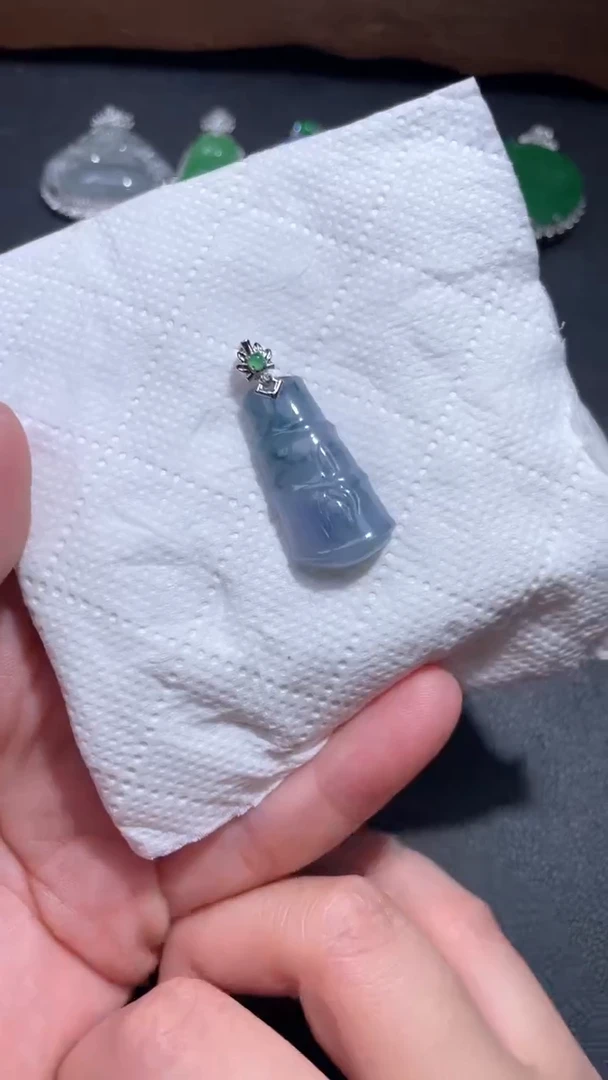 颈饰18K金镶嵌翡翠24