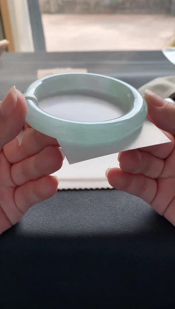 【闪购商品】翡翠手镯未镶嵌55.7圆条A3657买断