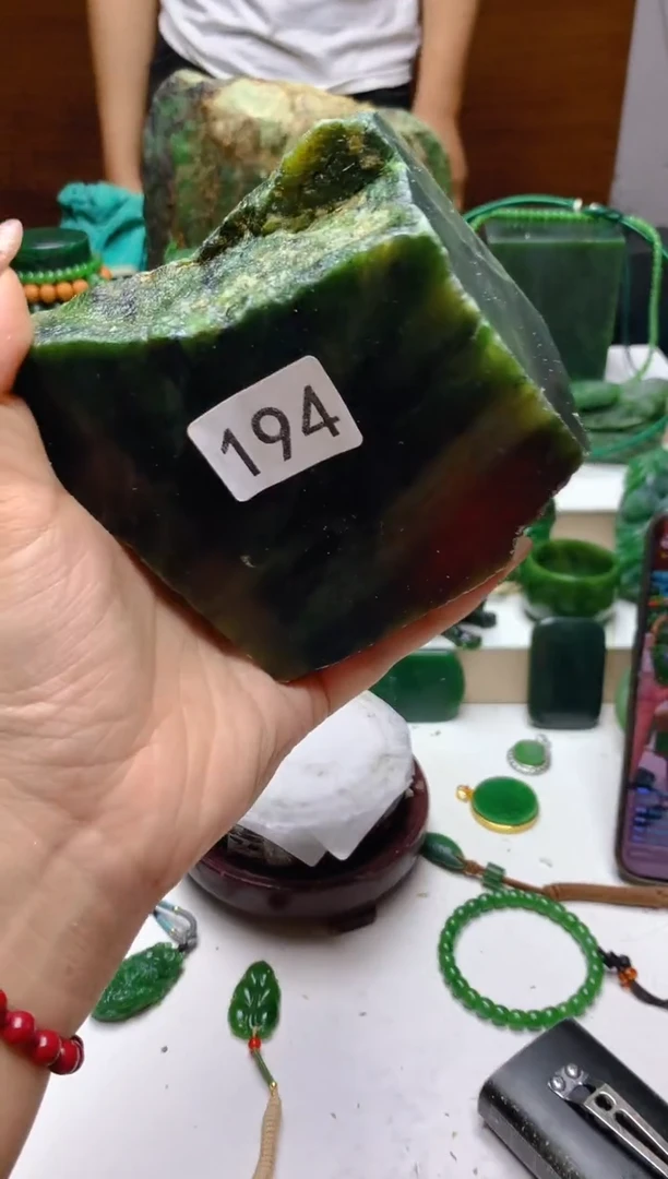 未镶嵌和田玉（碧玉）珠宝半成品1