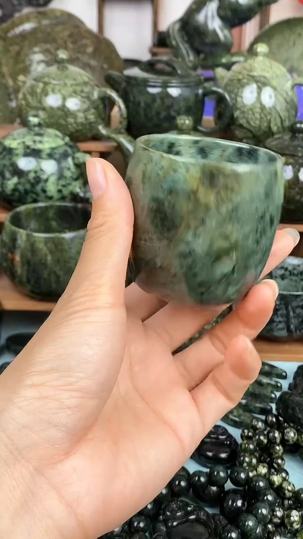 蛇纹石玉合金龙胆杯龙胆杯