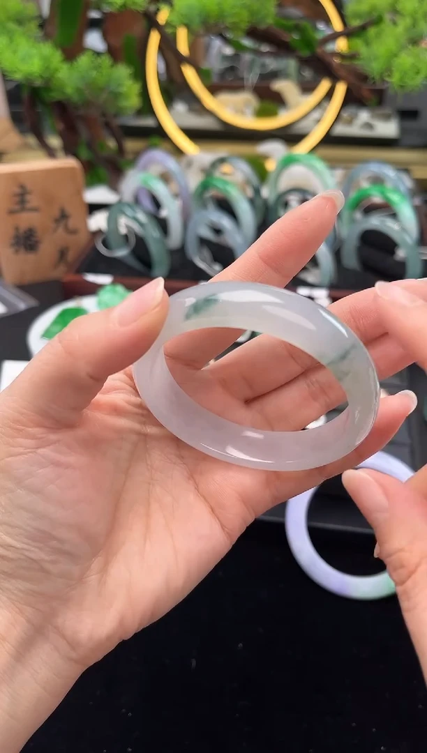 未镶嵌手镯翡翠手镯