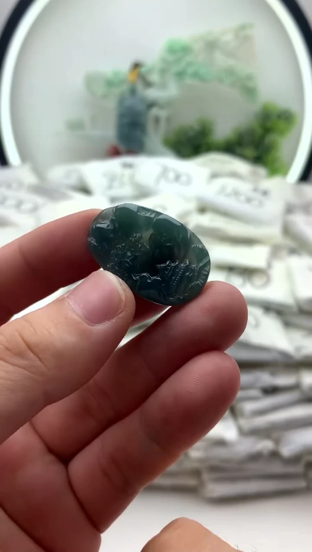 翡翠未镶嵌颈饰小山水