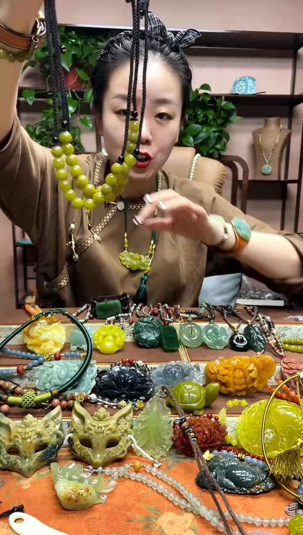 未镶嵌岫玉颈饰 多样性发货发其中之一