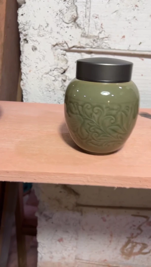 微瑕耀州窑莲纹锡合金茶叶罐