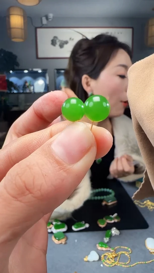 【闪购商品】和田玉耳钉18K金镶嵌1