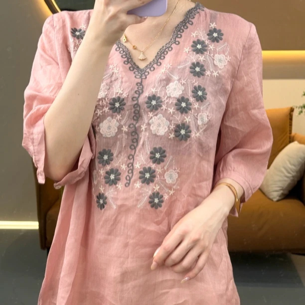 2025（繁花）女士夏季V领刺绣苎麻衫——气质时尚休闲绣花衬衫百搭