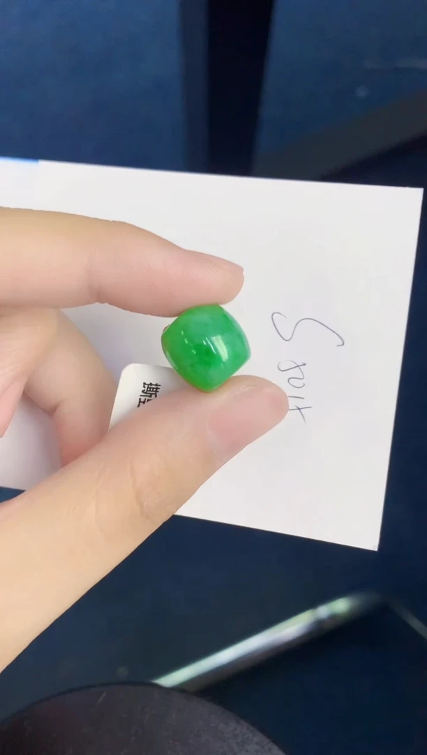 翡翠未镶嵌颈饰天然翡翠緬甸A貨