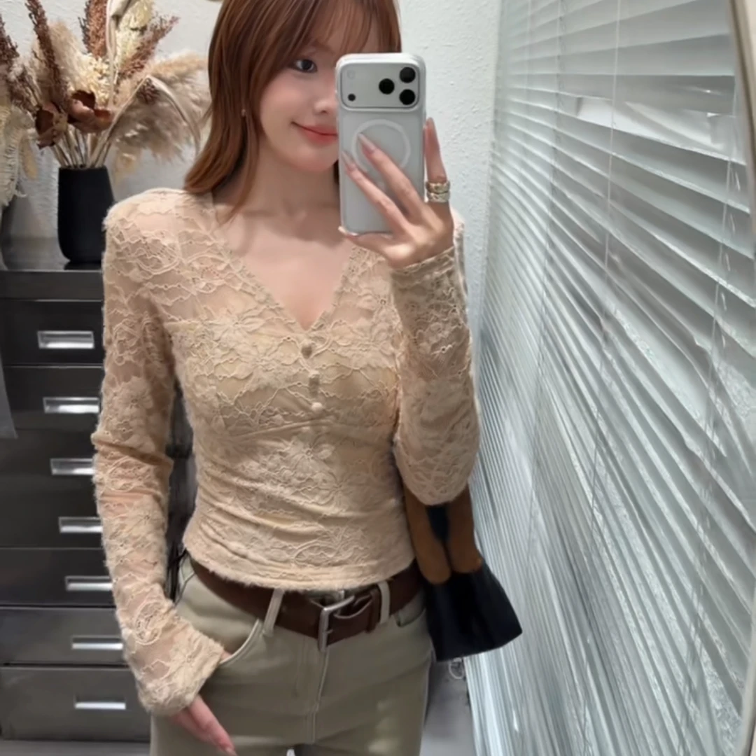 2025秋冬新款蕾丝内里磨毛设计款V领修身显瘦辣妹风打底衫女1126