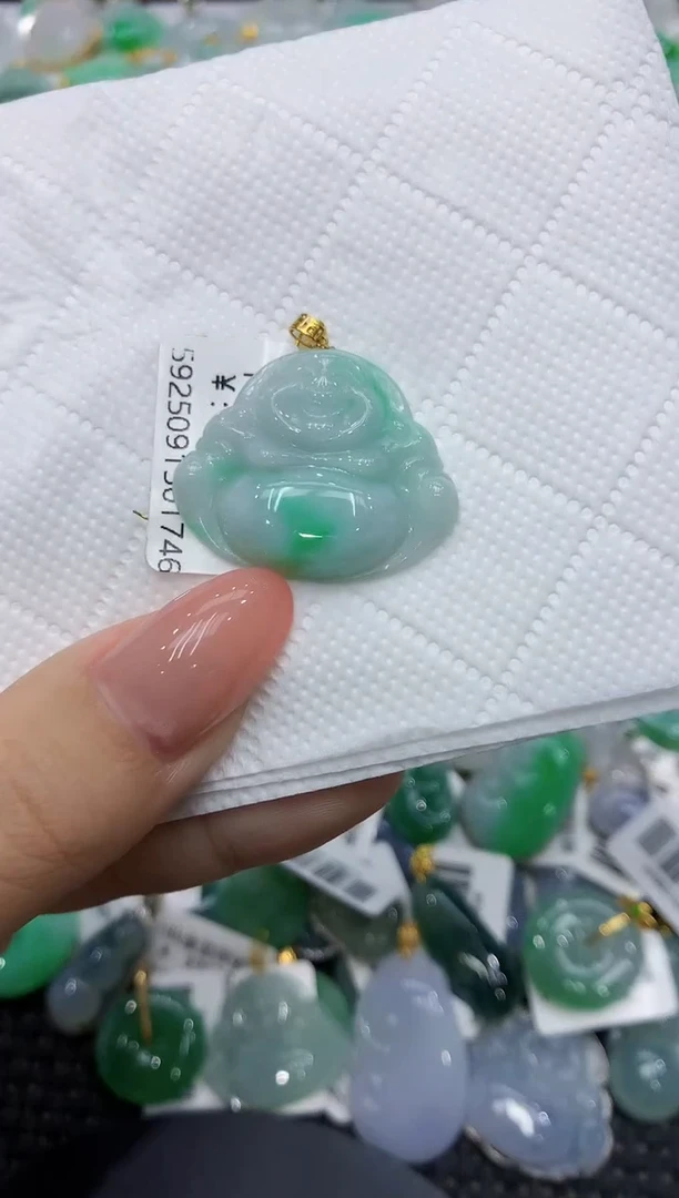 颈饰18K金镶嵌翡翠111111111111