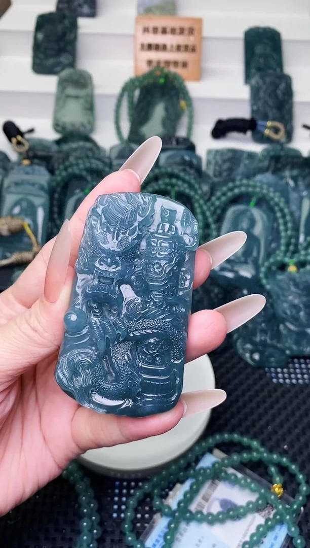 颈饰未镶嵌翡翠