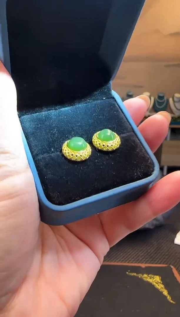 未镶嵌和田玉耳饰圆蛋面