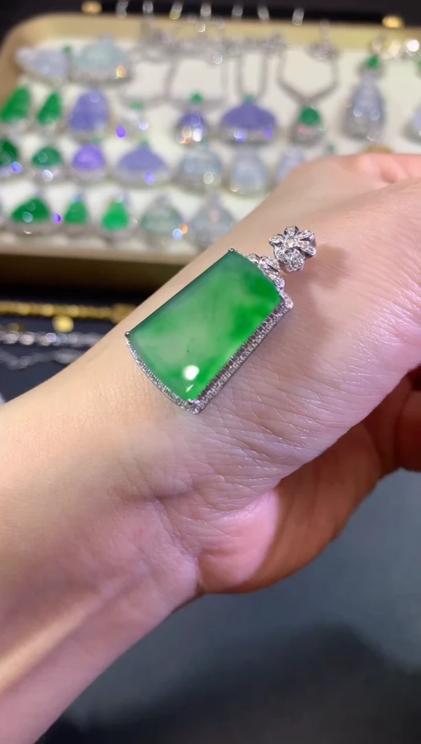 吊坠(不含链)18K金镶嵌翡翠76-无事牌