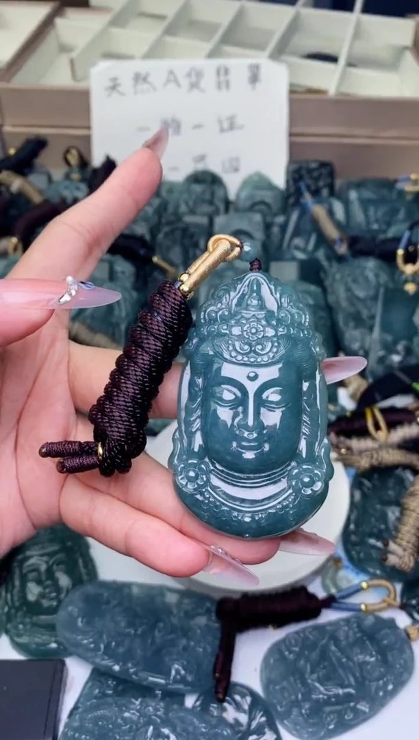 颈饰未镶嵌翡翠