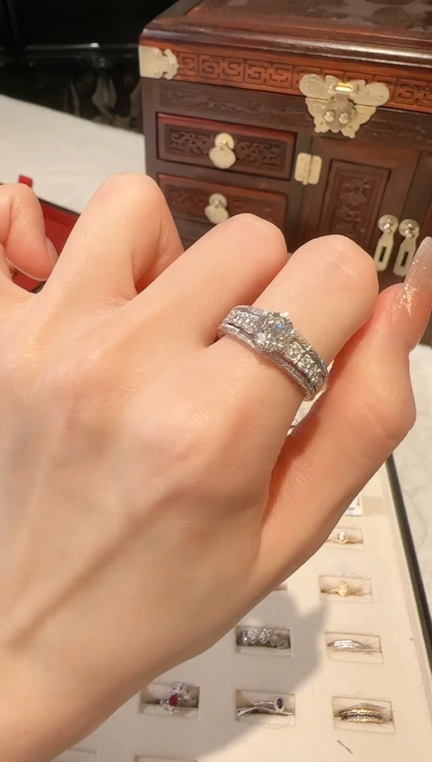 【闪购商品】钻石戒指/指环18K金镶嵌罗曼曲戒指 15#