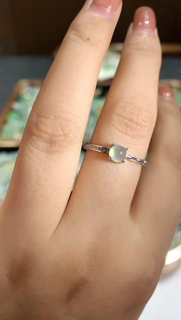 颈饰银S925镶嵌翡翠2025113001