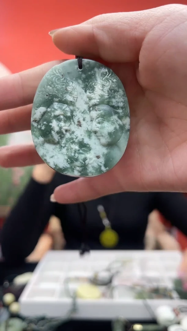 未镶嵌岫玉吊坠.