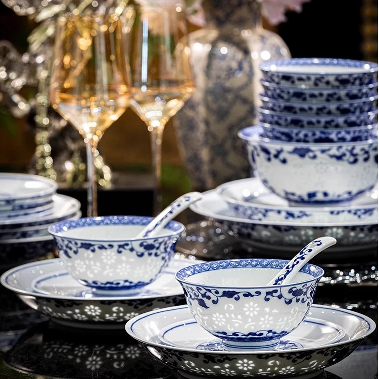 2025新款景德镇高端骨瓷碗碟高级感青花玲珑瓷高档餐具套装乔迁礼