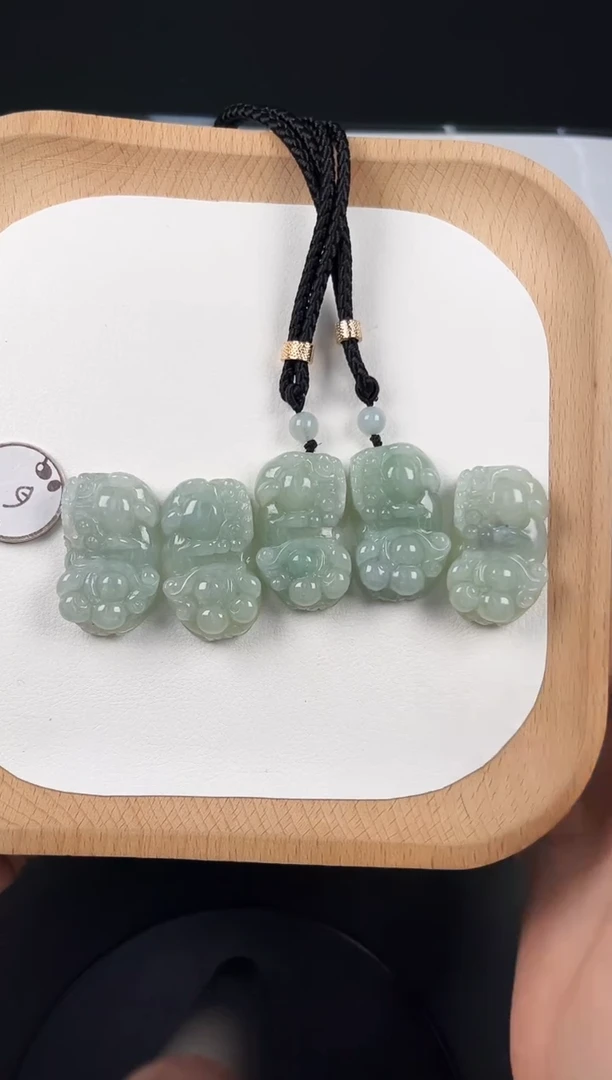 颈饰未镶嵌翡翠LC024翡翠冰绿貔貅（单件）+送同款绳子多样性发其一