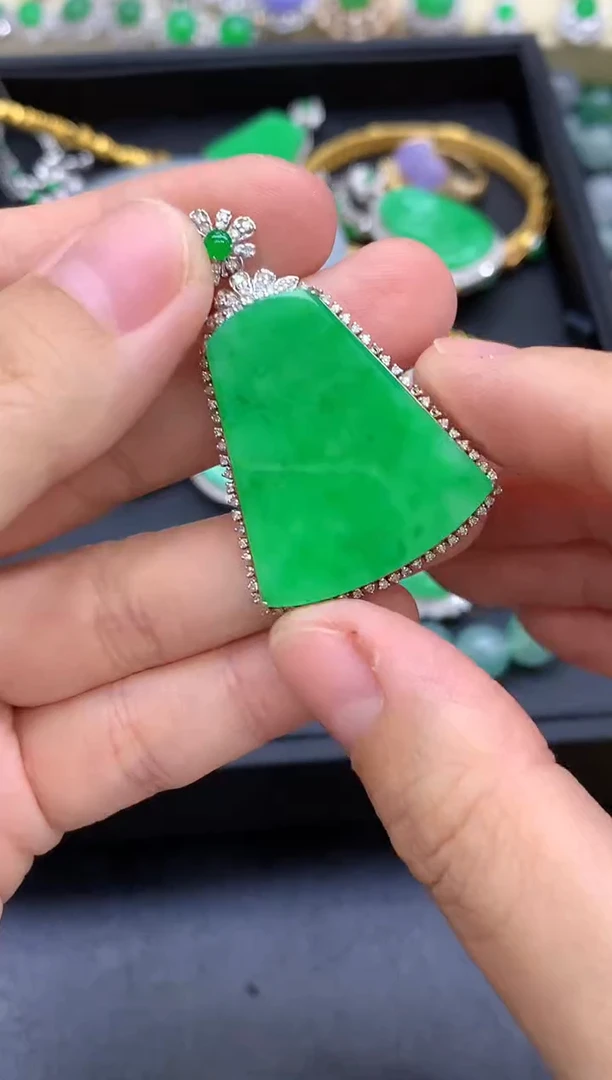 颈饰18K金镶嵌翡翠856-中国好珍宝