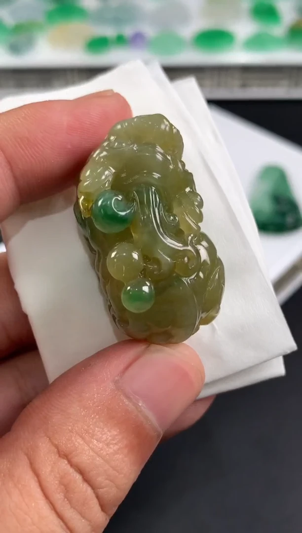 未镶嵌定制翡翠张*月翡翠