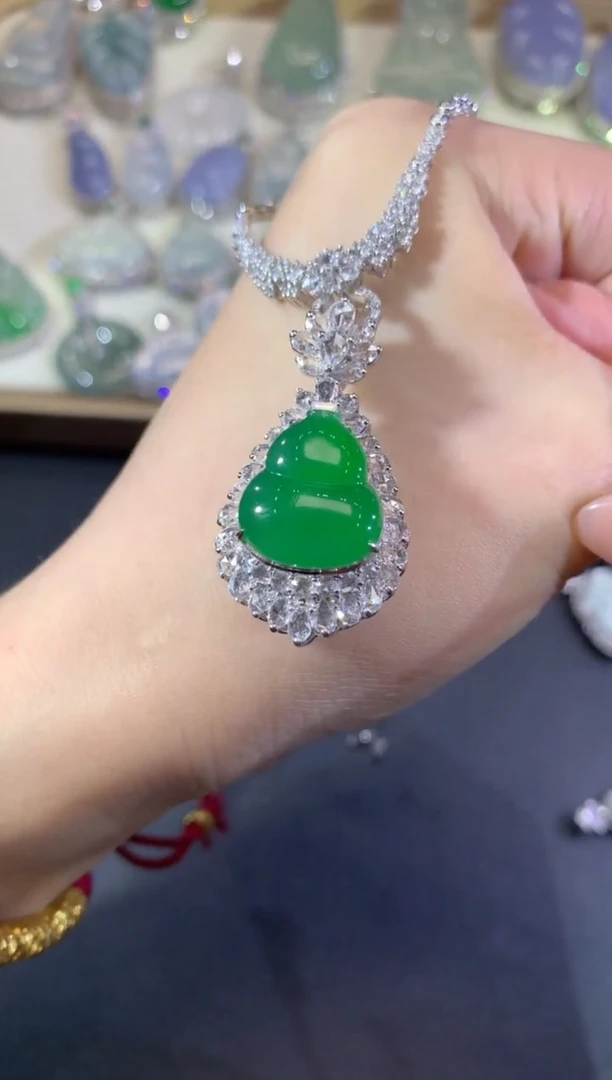 吊坠(不含链)18K金镶嵌翡翠144-葫芦（不含链扣