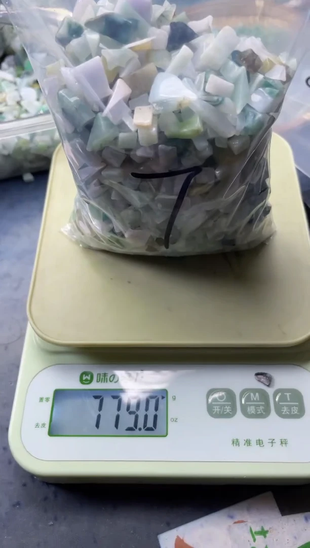 配石翡翠天然翡翠迷你750克7