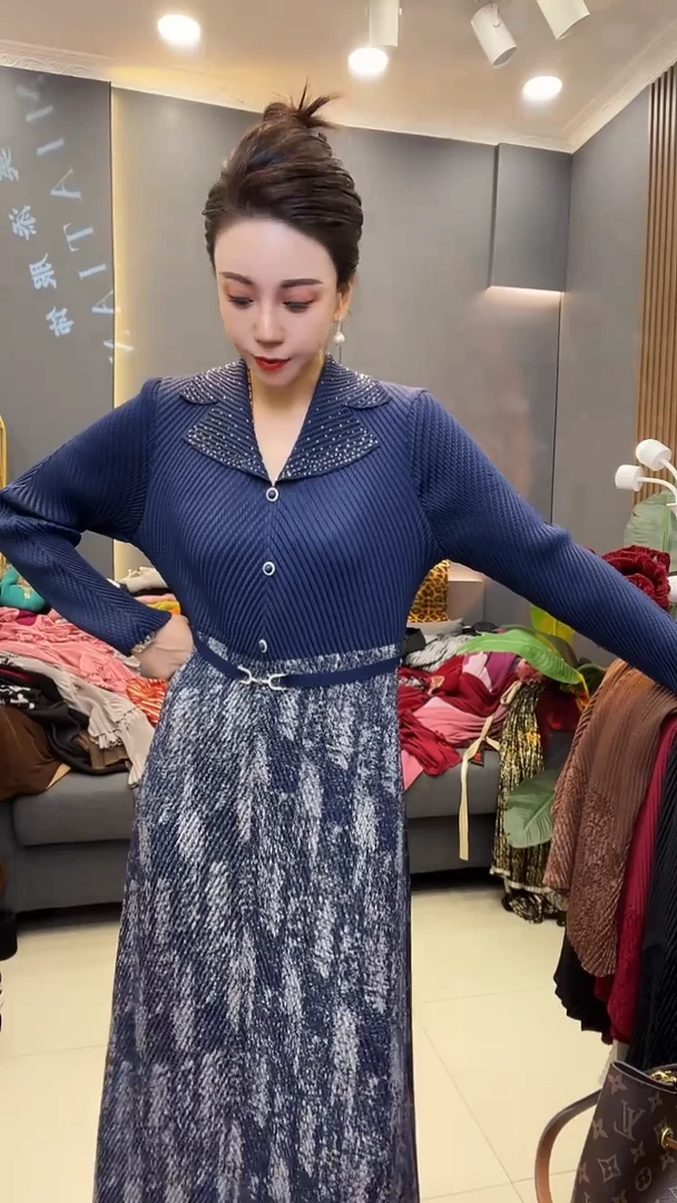 聚酯纤维（涤纶）蓝色 翻领裙