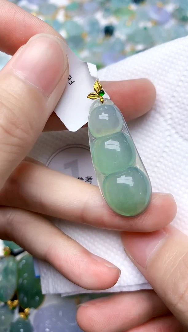 颈饰18K金镶嵌翡翠天然A货翡翠