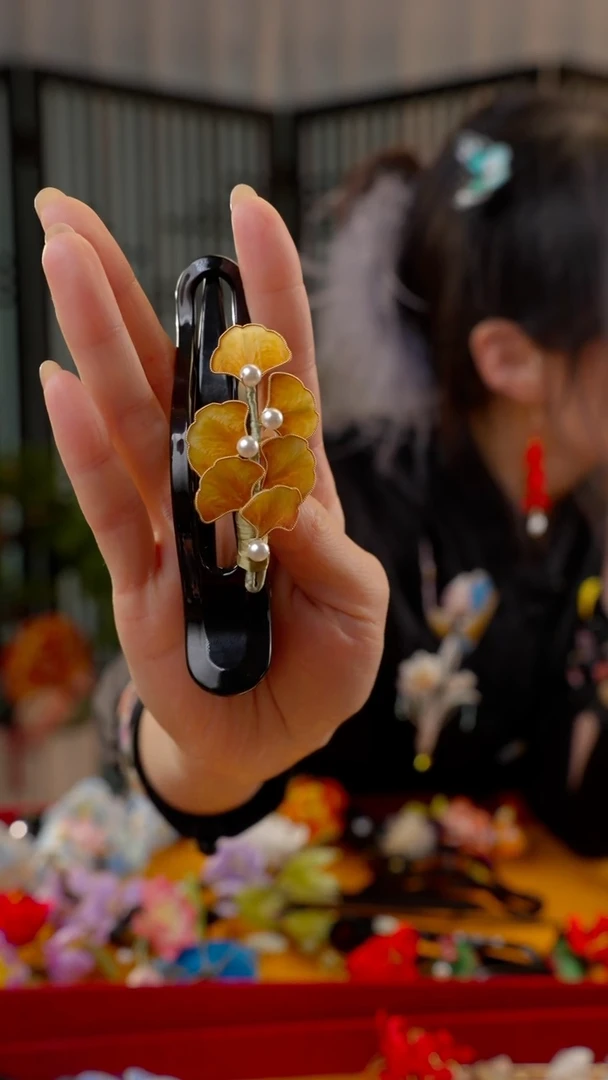 刺绣非遗绒花手工饰品