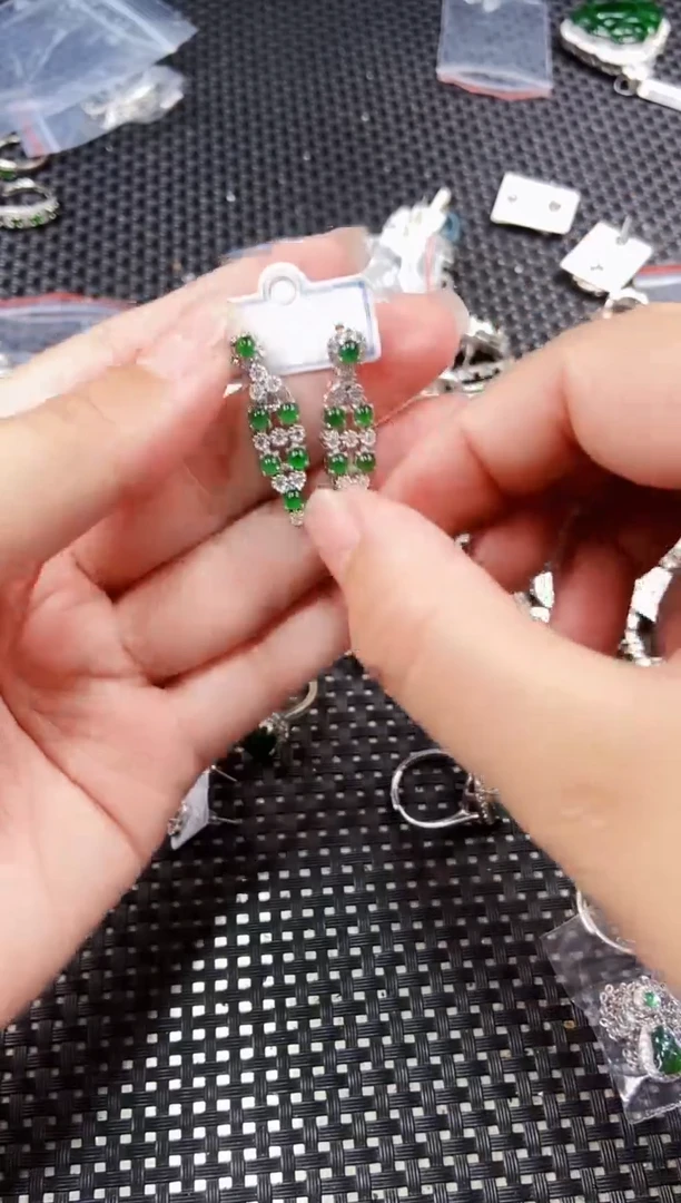 翡翠未镶嵌耳饰1111111111
