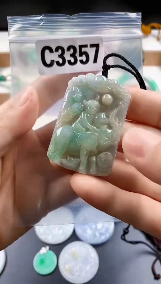 颈饰未镶嵌翡翠天然翡翠吊坠挂件