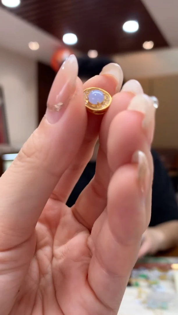 吊坠(不含链)18K金镶嵌翡翠蛋面