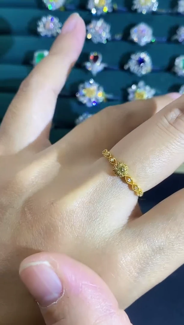 18K金镶嵌戒指钻石戒指