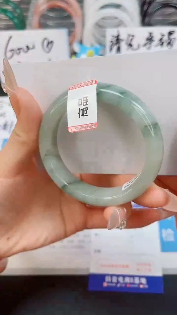 【闪购商品】石英质玉手镯未镶嵌56