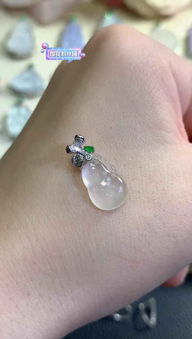 吊坠(不含链)18K金镶嵌翡翠秋日珠宝Q10