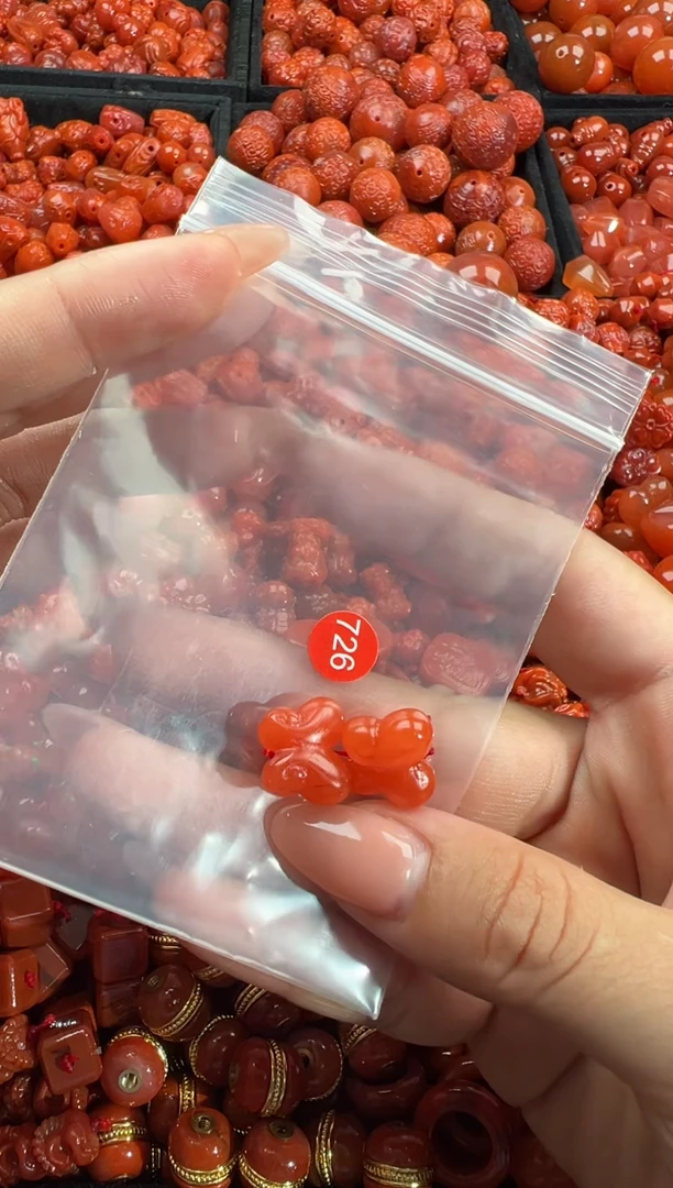 南红玛瑙未镶嵌颈饰1