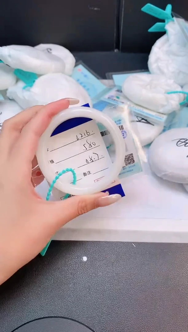 未镶嵌手镯和田玉17L216-58