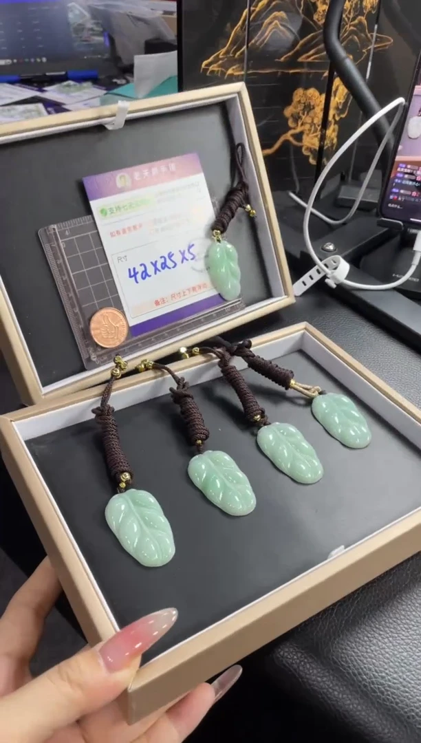 【闪购商品】翡翠挂件未镶嵌大叶子FL10多样性发其一CP配绳