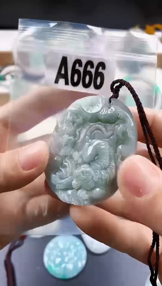 颈饰未镶嵌翡翠天然翡翠吊坠挂件