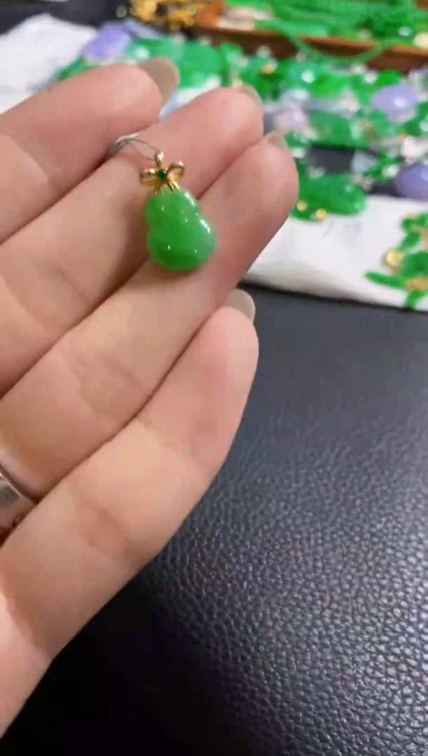 【闪购商品】定制翡翠18K金镶嵌吊坠