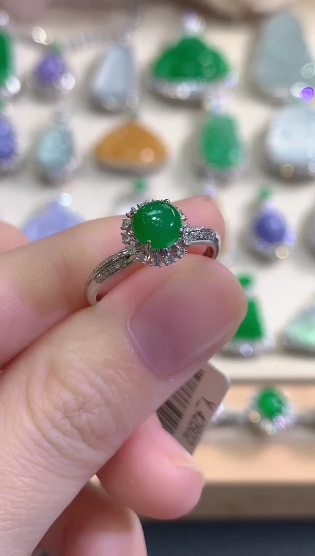 18K金镶嵌戒指翡翠秋日珠宝Q86