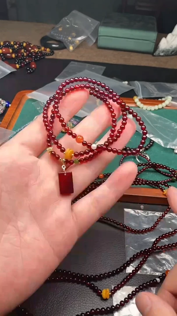 未镶嵌颈饰血珀多样性发货拍一发一