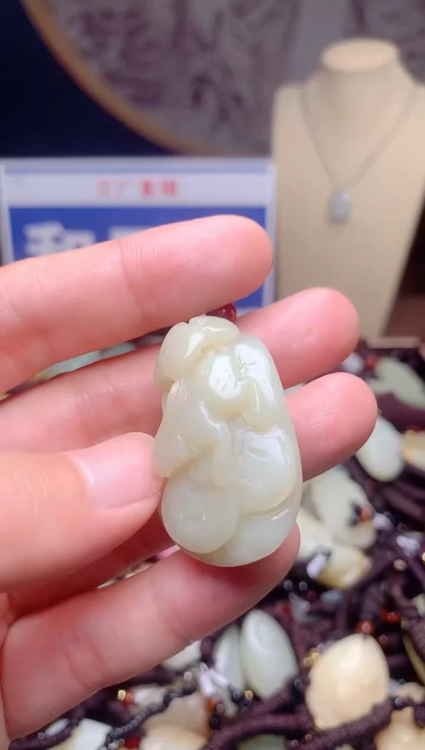 和田玉未镶嵌颈饰1