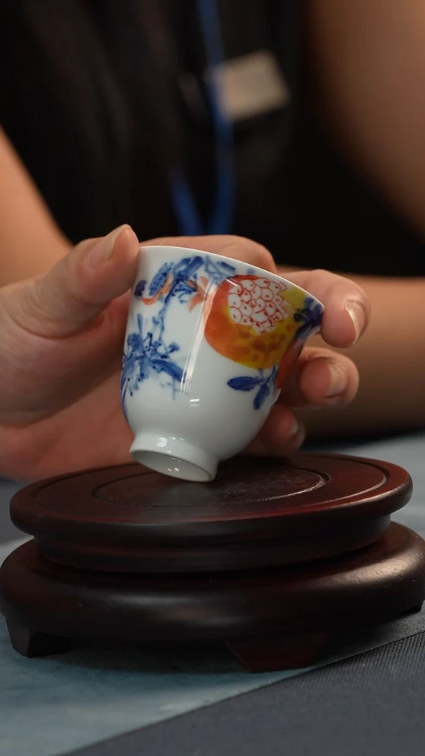 杯子非遗传承-釉里红研究院-青花加彩铃铛杯