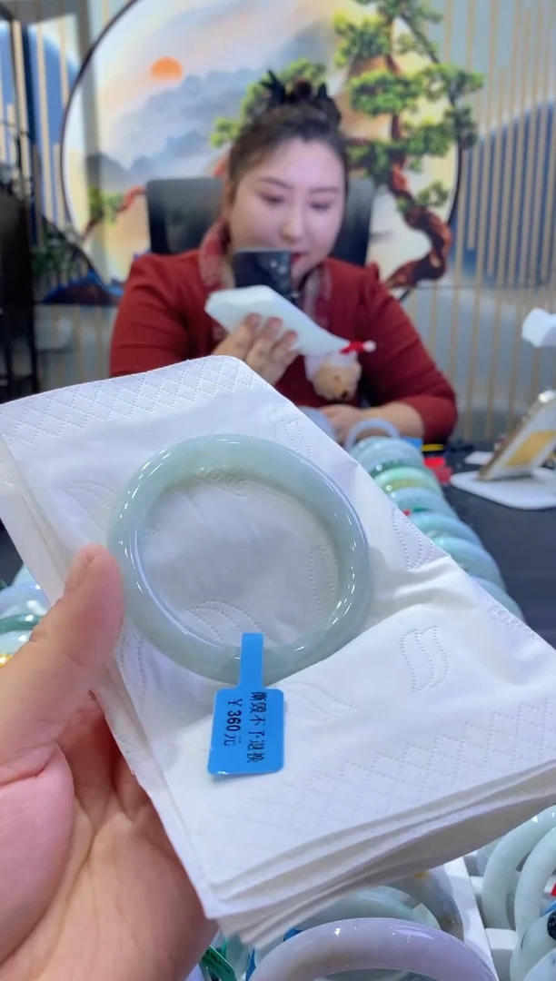 【闪购商品】翡翠手镯未镶嵌多人06840