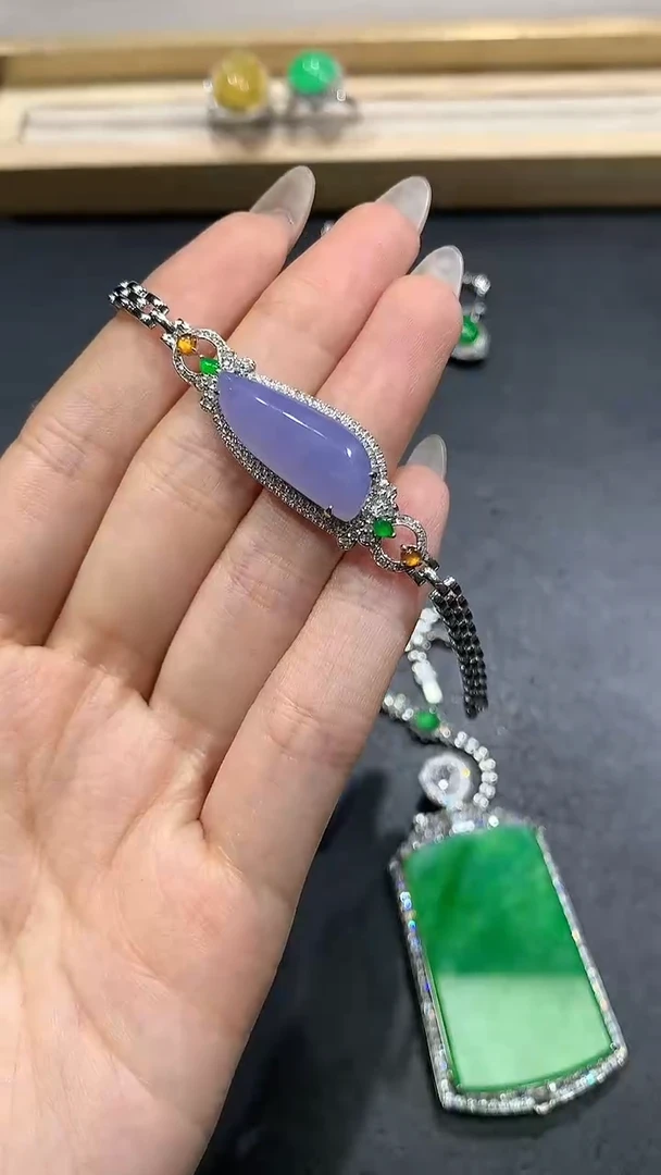 【闪购商品】翡翠手链18K金镶嵌40团购