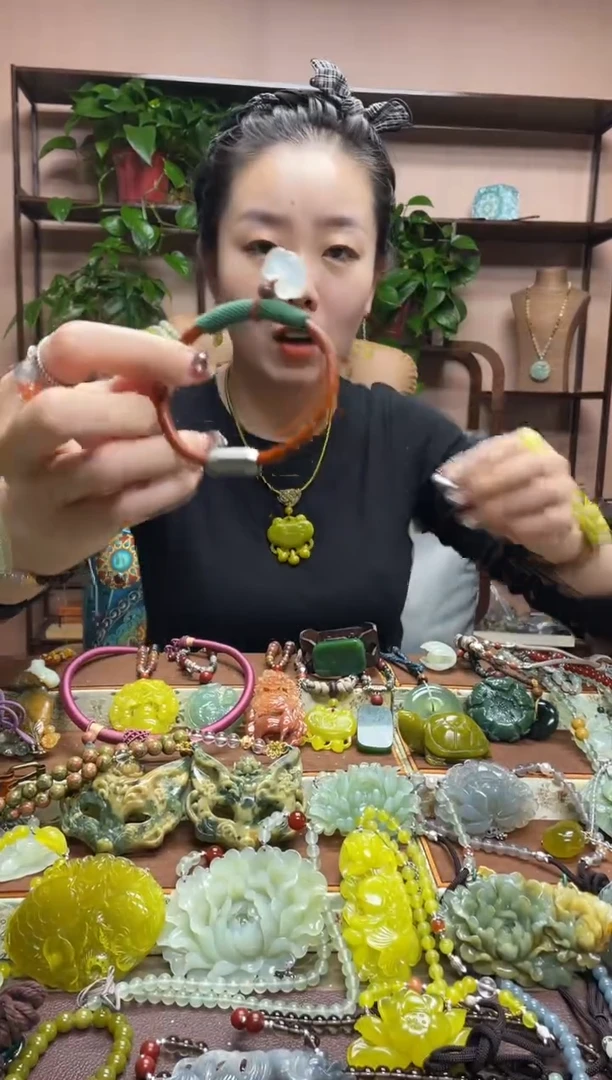 未镶嵌岫玉吊坠多样性发货发其中之一